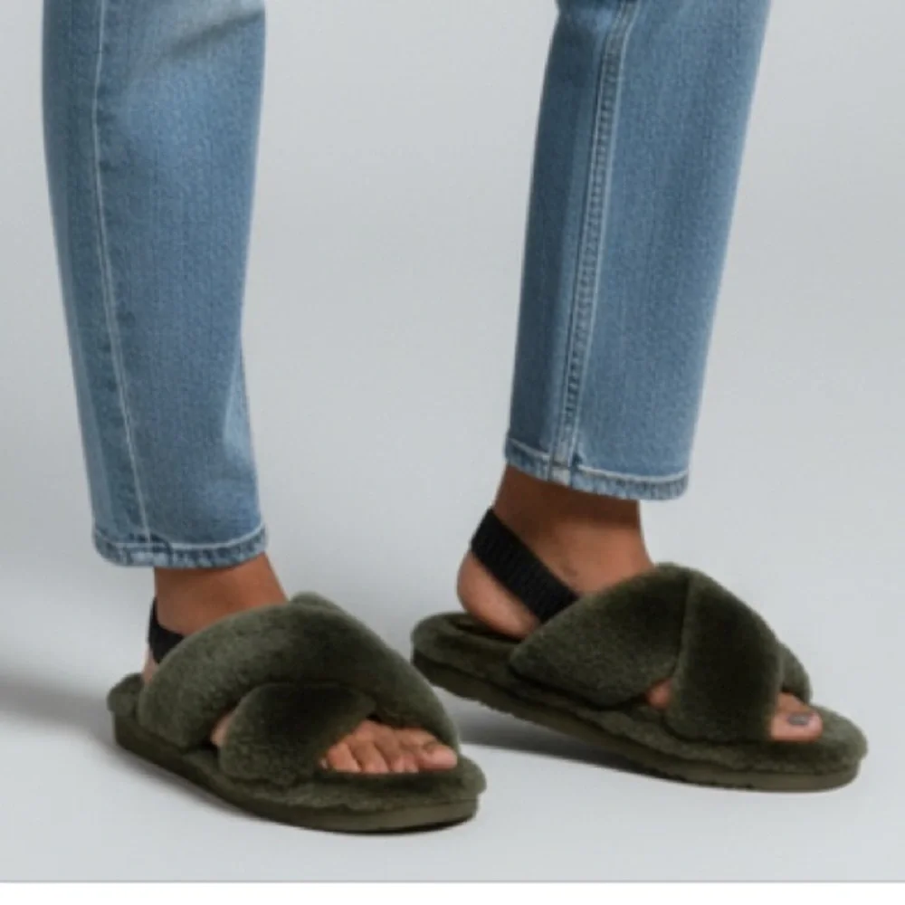 Array size 8 soft and cozy cheetah olive green and black sandals/slippers - Picture 1 of 5